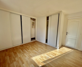 Location Appartement rénové 2 pièces Sainte-Savine (10300) - TROYES GARE