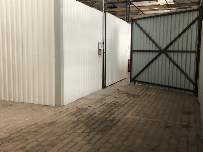 Hangar de stockage / Garage (avec accès à un quai de déchargement)