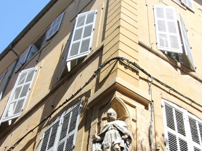 Location Appartement rénové 5 pièces Aix-en-Provence (13090) - Proche commerces
